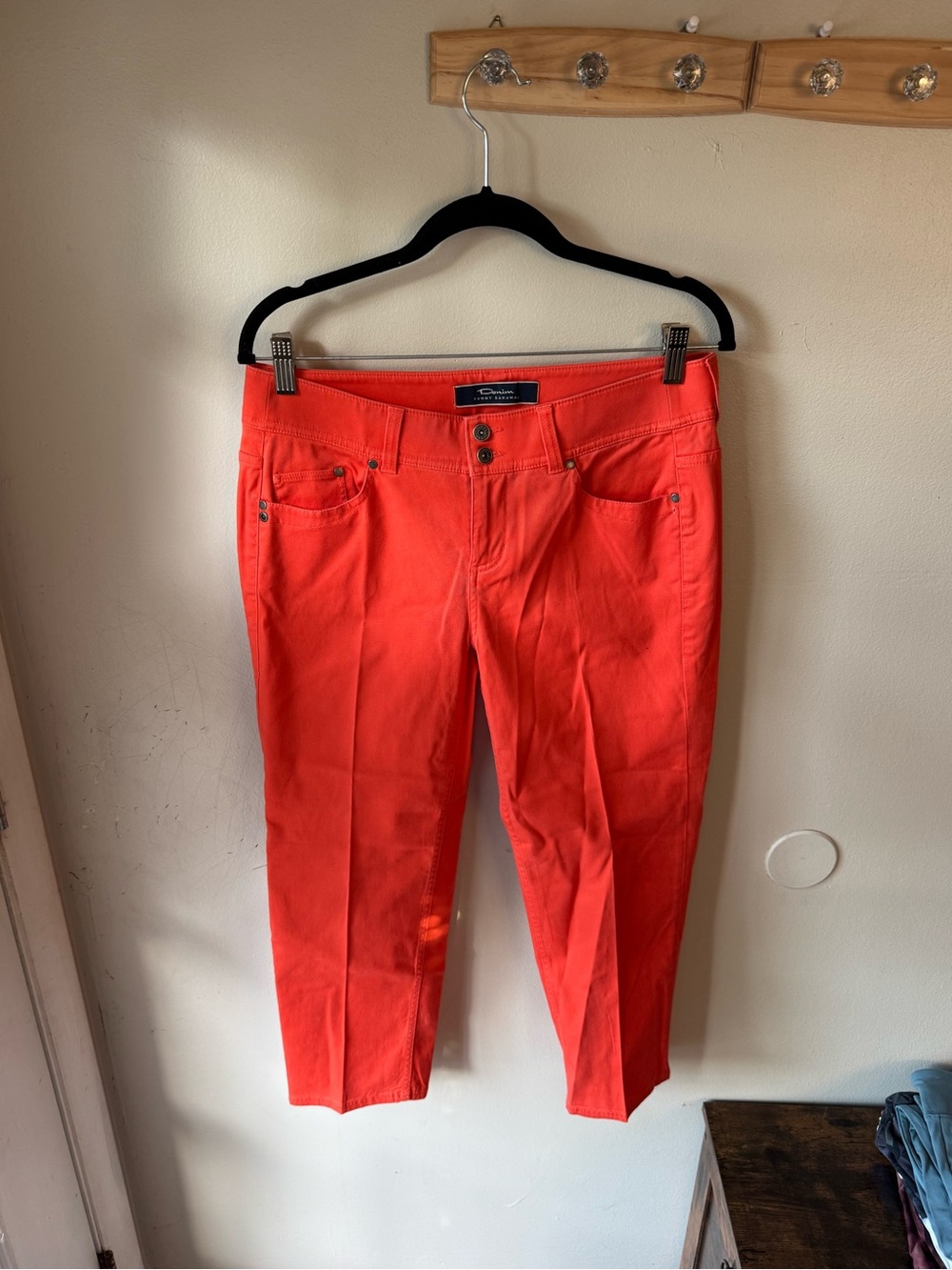 Tommy Bahama Burnt Coral Crop Denim Jeans Size 6 Tencel Blend